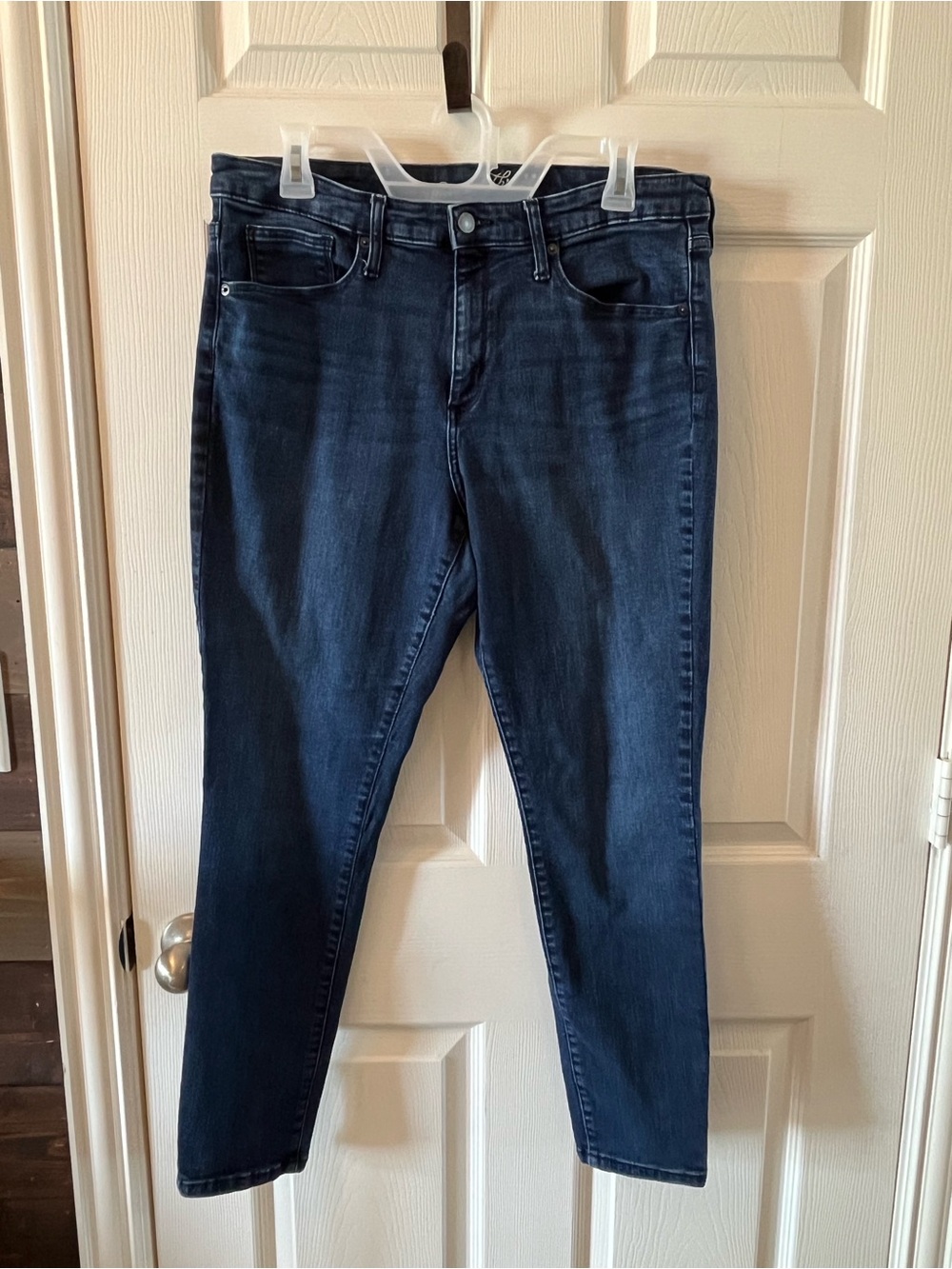 Universal Thread Women’s Jeans, Classic Slim Fit Size 14/32 Short